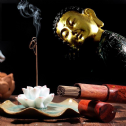 Dâng hương cúng Phật trong nghi lễ Phật giáo Bắc truyền
