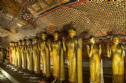 Sri Lanka: Hang động khổng lồ chứa hàng chục bức tượng Phật dát vàng