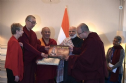 Thủ tướng Ấn Độ cúng dường sách quý tới chùa Nga