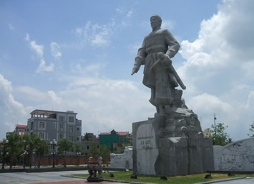 Tượng đài vua Lê Thái Tổ ở Thanh Hóa.