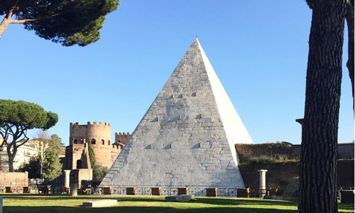 Kim tự tháp Cestius, Italy