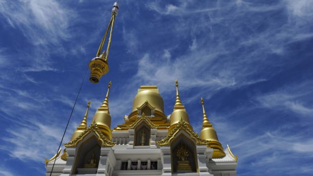 Hoàn thành bên ngoài bảo tháp Phật giáo Thái