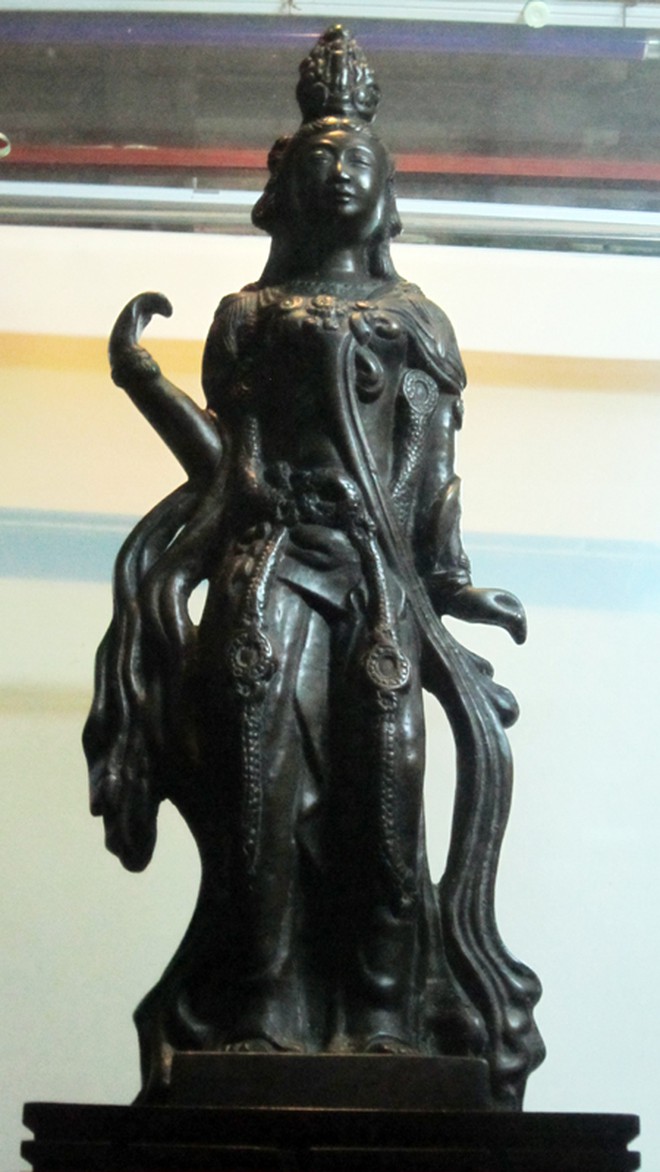 Pho tượng Quán Thế Âm Bồ Tát đặc biệt quý hiếm, tượng có tên đầy đủ là Tượng Quán Thế Âm Bồ Tát nguyên thể - Phật giáo Mật tông - hệ Kim Cang thừa.