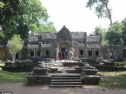 Chụp ảnh khỏa thân tại đền chùa Angkor và bị trục xuất