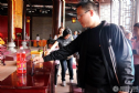 Trung quốc: Đại gia đi lễ chùa công đức iPhone 6 vào hòm công đức