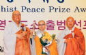 Chủ tịch Hội Phật tử Việt Nam tại Hàn Quốc nhận Giải thưởng hòa bình Phật giáo thế giới