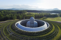 Kiến trúc sư Tadao Ando sáng tạo pho tượng Phật khổng lồ giữa đồi hoa oải hương