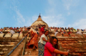 Myanmar cấm leo trèo lên chùa cổ