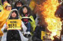 Nhà sư Hàn Quốc tự thiêu phản đối Tổng thống