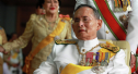 Thái Lan: Ca sĩ, diễn viên xuống tóc tham gia khoá tu để tưởng nhớ nhà vua Bhumibol Adulyadej