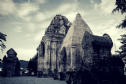 Tháp Ponagar cổ kính, huyền ảo