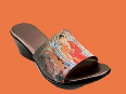 Sri Lanka: Khám xét cửa hàng bán giày dép in hình Phật