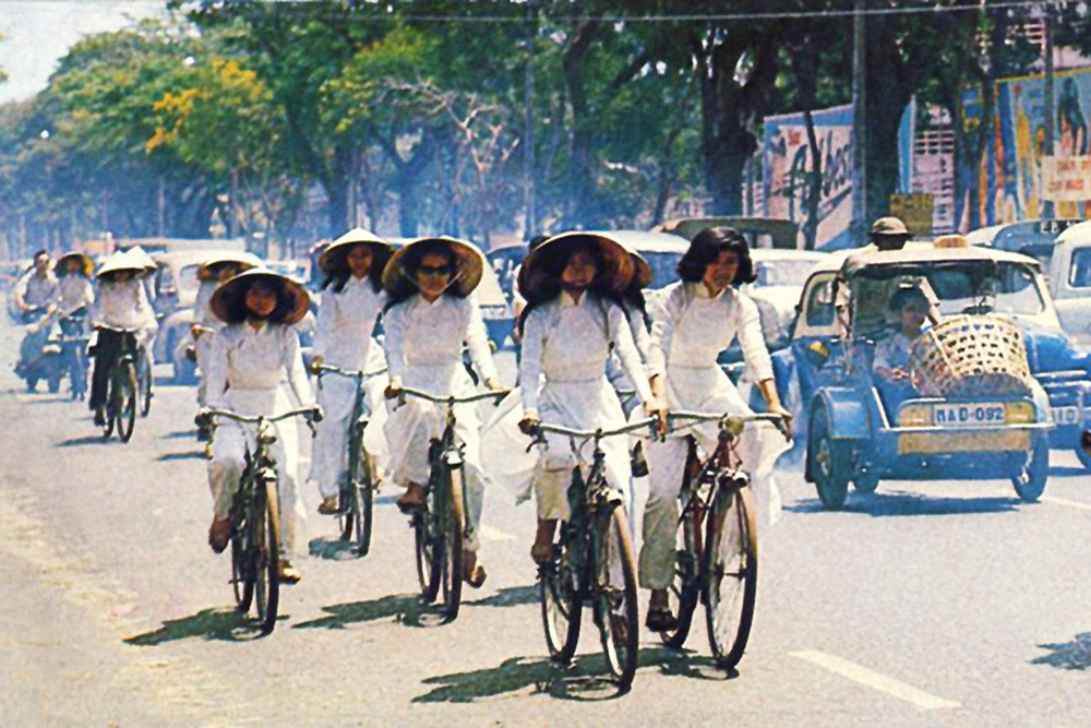 Thời trang của phụ nữ Sài Gòn xưa | Chùa A Di Đà