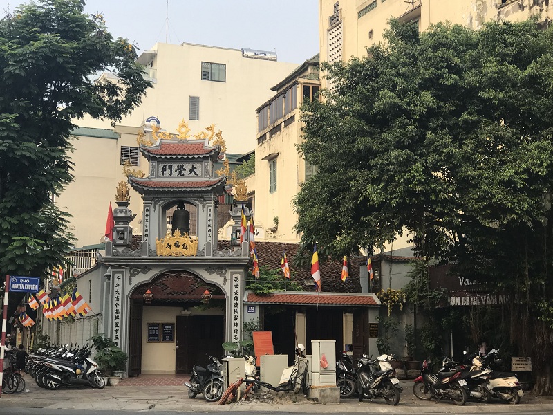 Chùa Bà Nành (còn có tên là Tiên Phúc tự), là một ngôi chùa tọa lạc ở số nhà 27 phố Văn Miếu (Hà Nội), một cổng khác nằm tại số 154 phố Nguyễn Khuyến. Tương truyền nơi đây vốn là nhà của một Bà bán bánh, bán chè đậu nành...