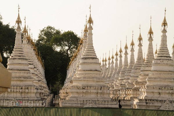 Rừng sách trắng giữa trời Mandalay
