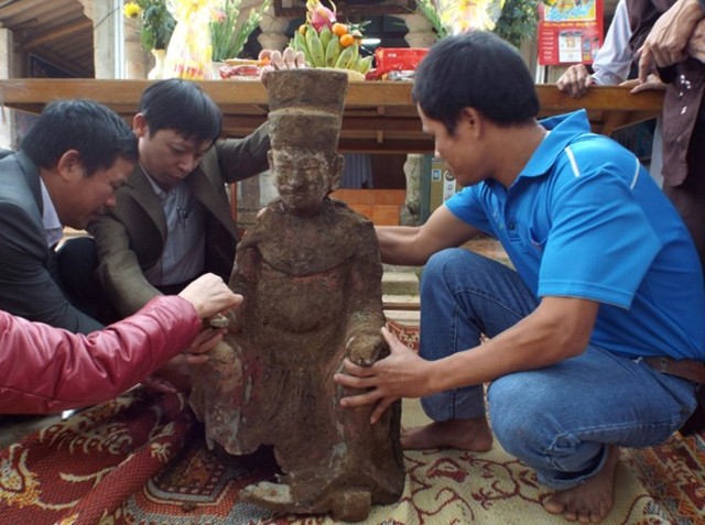 Phát hiện nhiều tượng cổ dưới ngôi chùa 700 tuổi