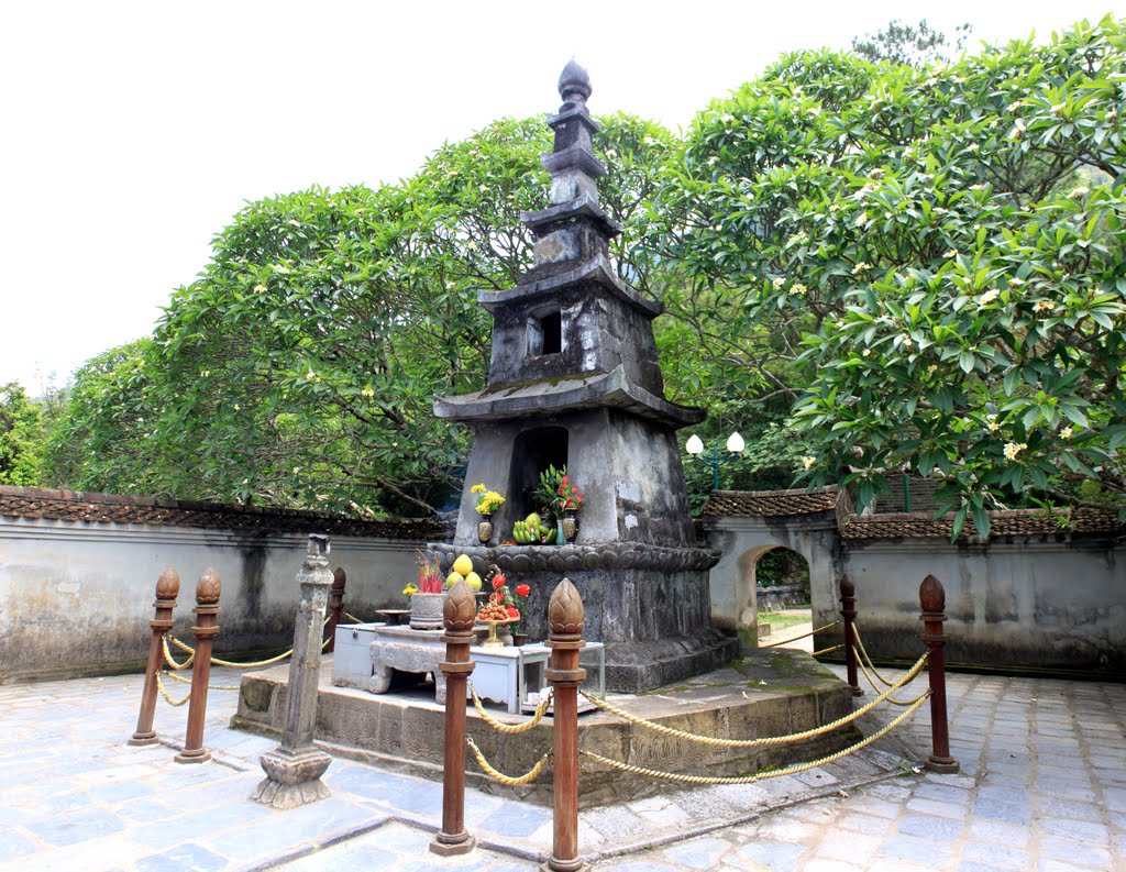 Huệ Quang Kim Tháp, nơi có tượng Phật hoàng và xá lị