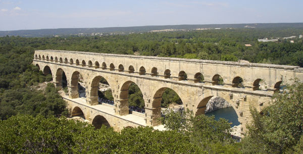 H.2 Cầu Pont du Gard (Pháp, đầu thế kỷ thứ I)