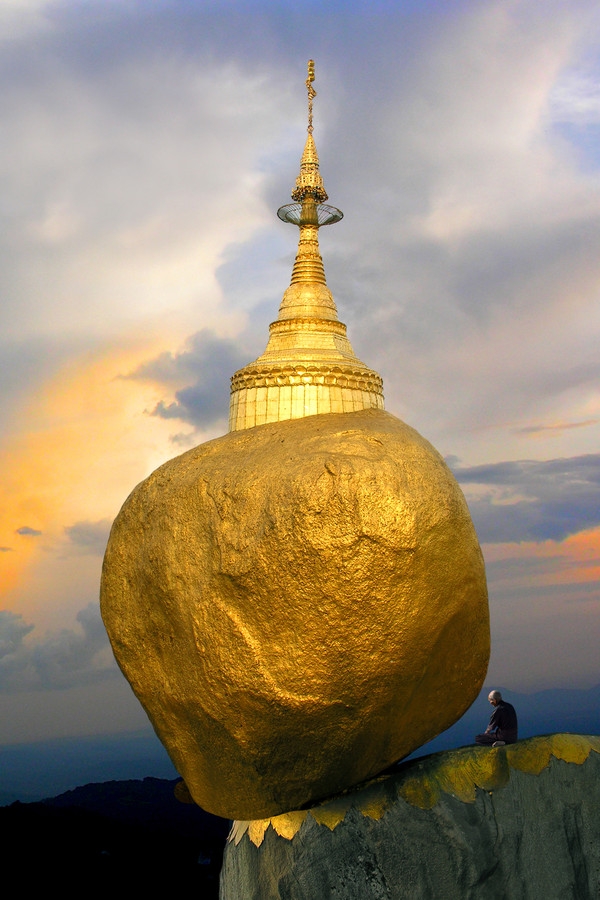Chùa Kyaiktiyo (còn gọi là Golden Rock, chùa Đá Vàng), thị trấn Kyaiktiyo, Mon state, Myanmar. (Ảnh: Michael Sheridan)