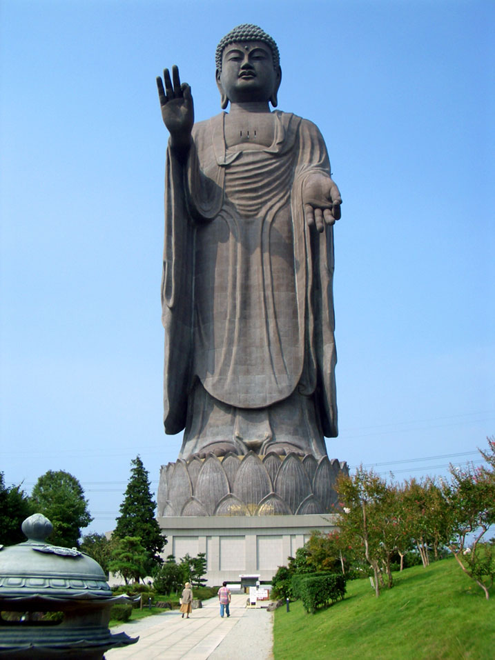 Đại tượng Phật Ushiku Daibutsu ở Ushiku