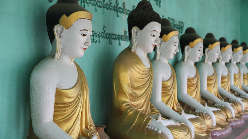 Các bức tượng Phật trên Sagaing Hill, Myanmar