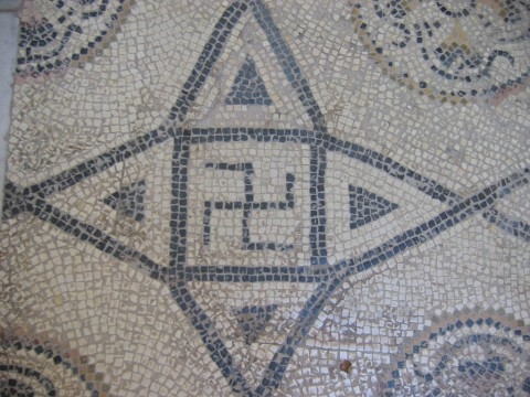 Chữ Vạn trên một khảm La Mã ở thế kỷ thứ 2 TCN ở Sousse, Tunisia