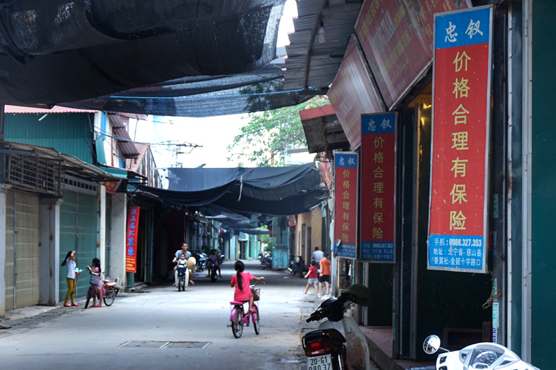 Biển hiệu tiếng Trung, phố Tàu, Từ Sơn, Đồng Kỵ, Phù Khê, Bắc Ninh