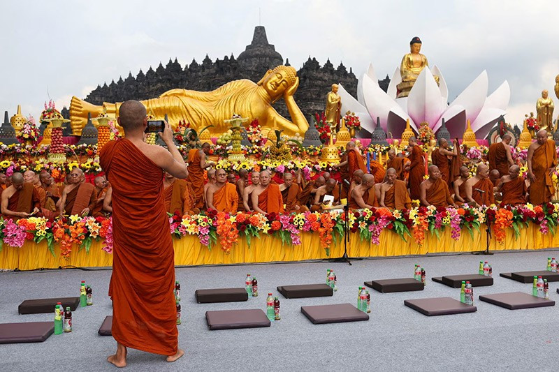 Chùm ảnh: Thế giới đón mừng Đại lễ Vesak 2025 linh thiêng-9