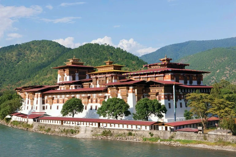 Dzong - kiến trúc đặc thù của Phật giáo Bhutan
