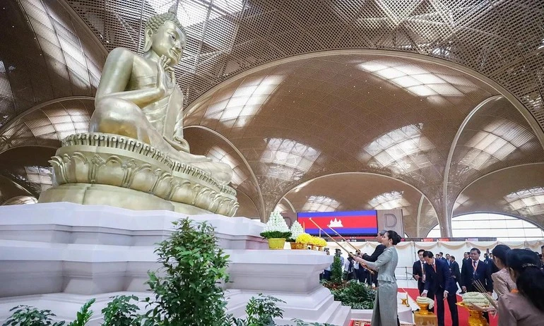 Campuchia: An vị Tượng Phật cao 9m, nặng 9 tấn tại Sân bay Quốc tế Techo
