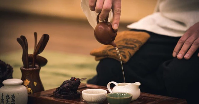 Bên chén trà cuối Đông gởi người bạn đạo.