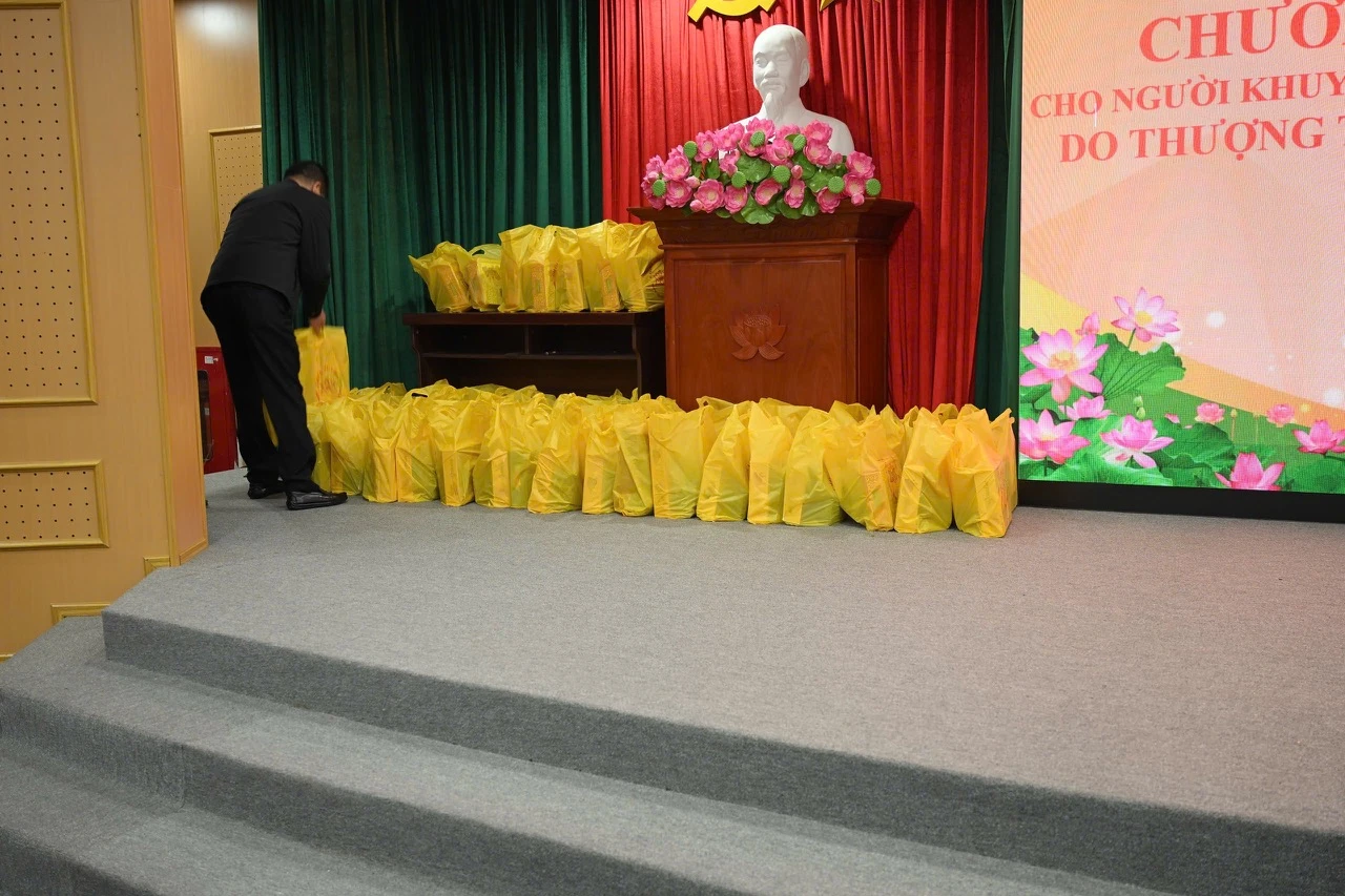 HƠI ẤM TỪ TÂM: KHI YÊU THƯƠNG XUA TAN GIÁ LẠNH-2