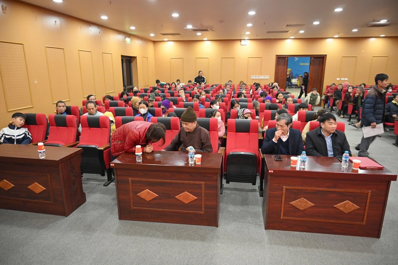 HƠI ẤM TỪ TÂM: KHI YÊU THƯƠNG XUA TAN GIÁ LẠNH-3