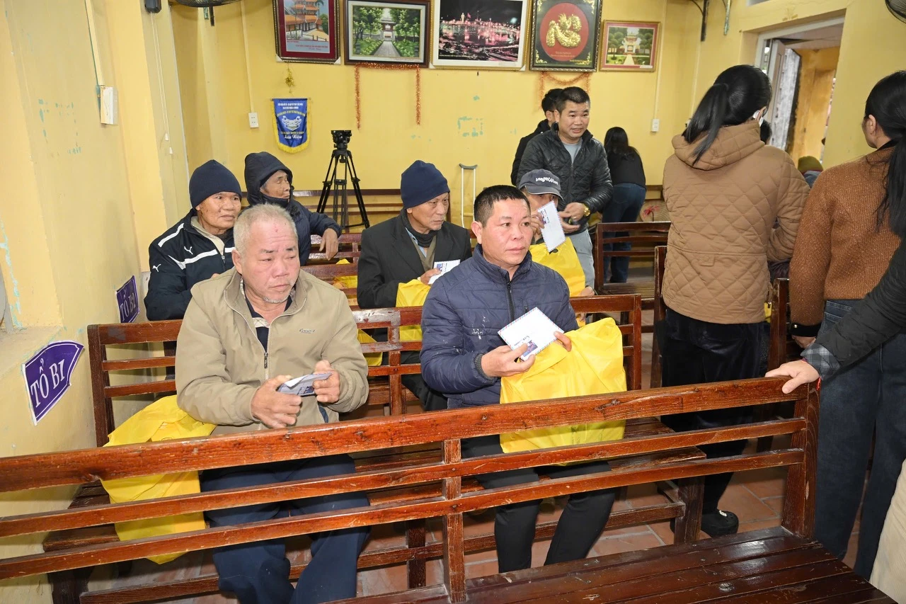 HƠI ẤM TỪ TÂM: KHI YÊU THƯƠNG XUA TAN GIÁ LẠNH-5