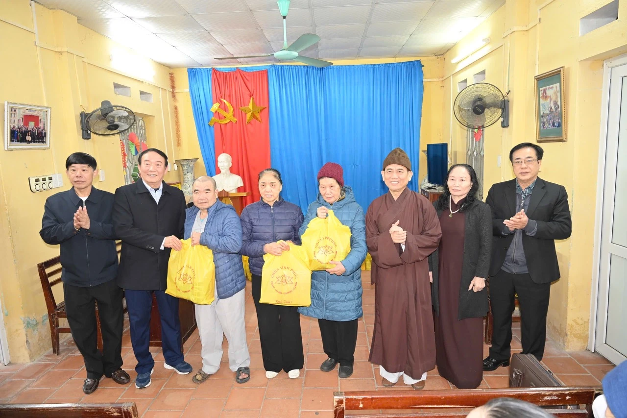 HƠI ẤM TỪ TÂM: KHI YÊU THƯƠNG XUA TAN GIÁ LẠNH-6