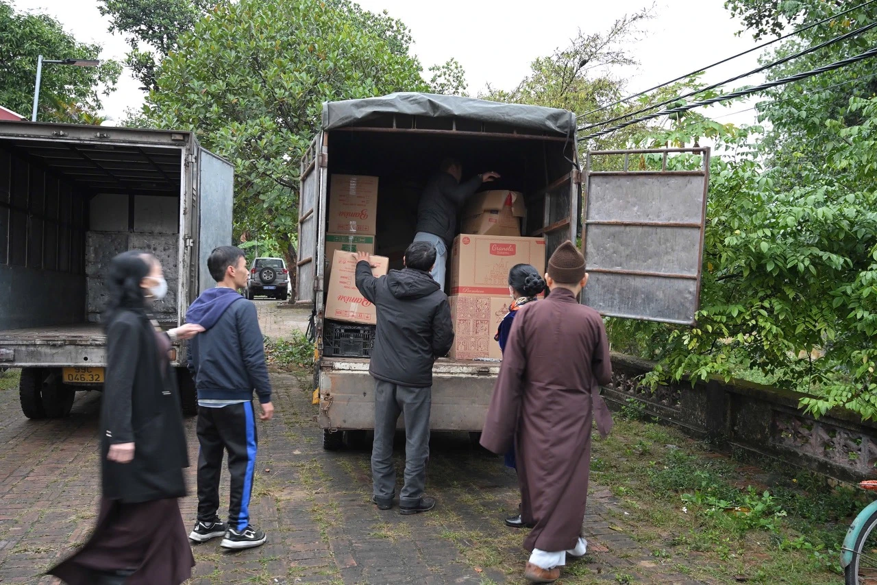 HƠI ẤM TỪ TÂM: KHI YÊU THƯƠNG XUA TAN GIÁ LẠNH-13