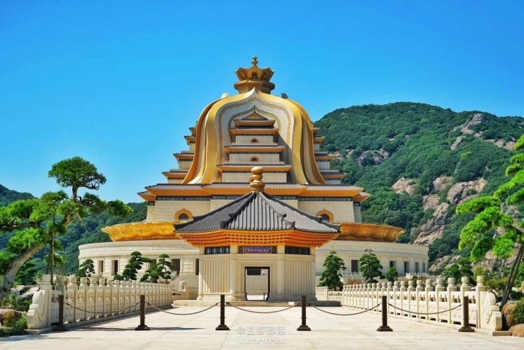 Trung Quốc: Mái vòm phủ kín hàng ngàn tượng Phật gây ấn tượng mạnh với du khách