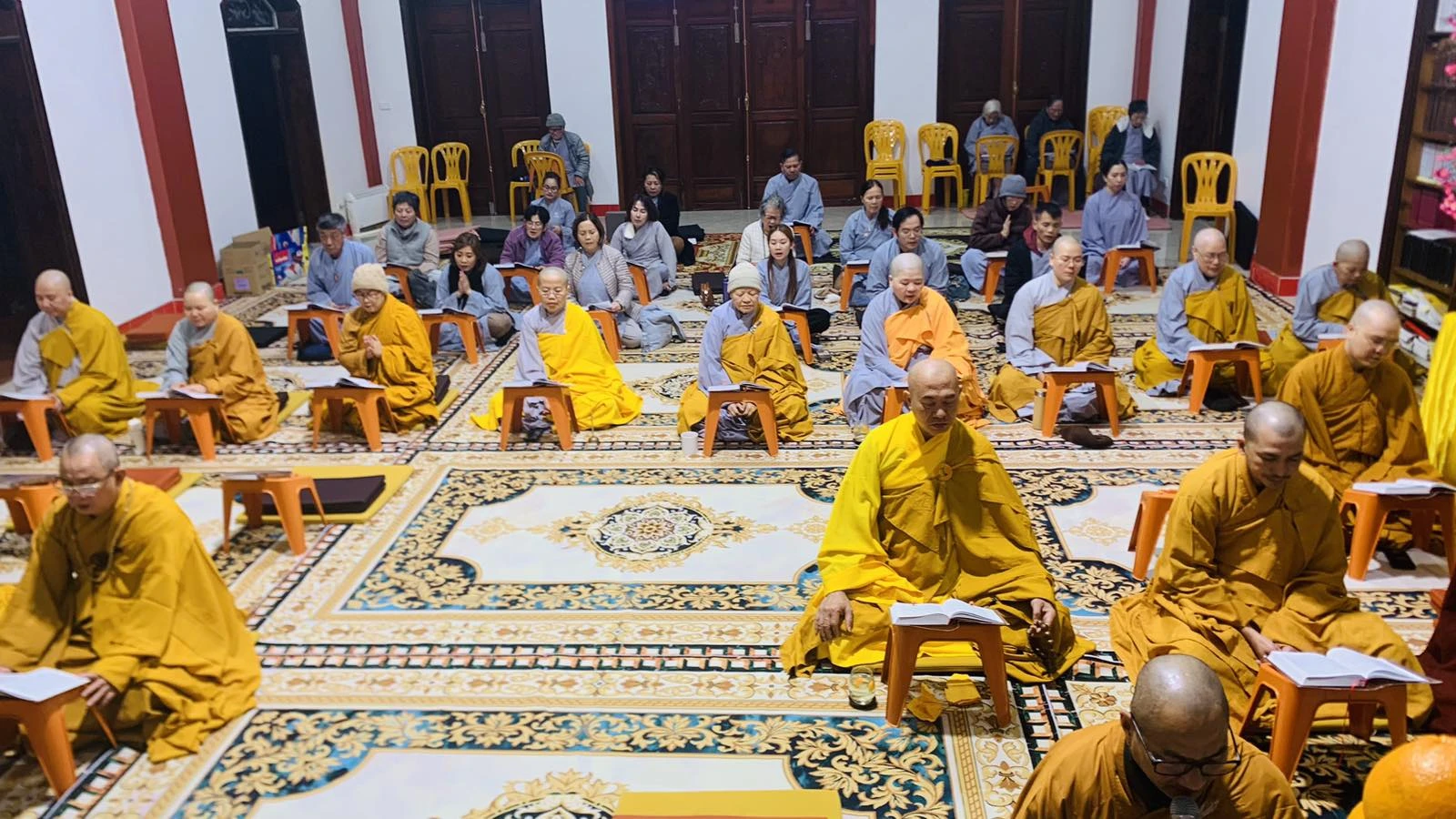 Vài hình ảnh thời khoá Tụng kinh-1