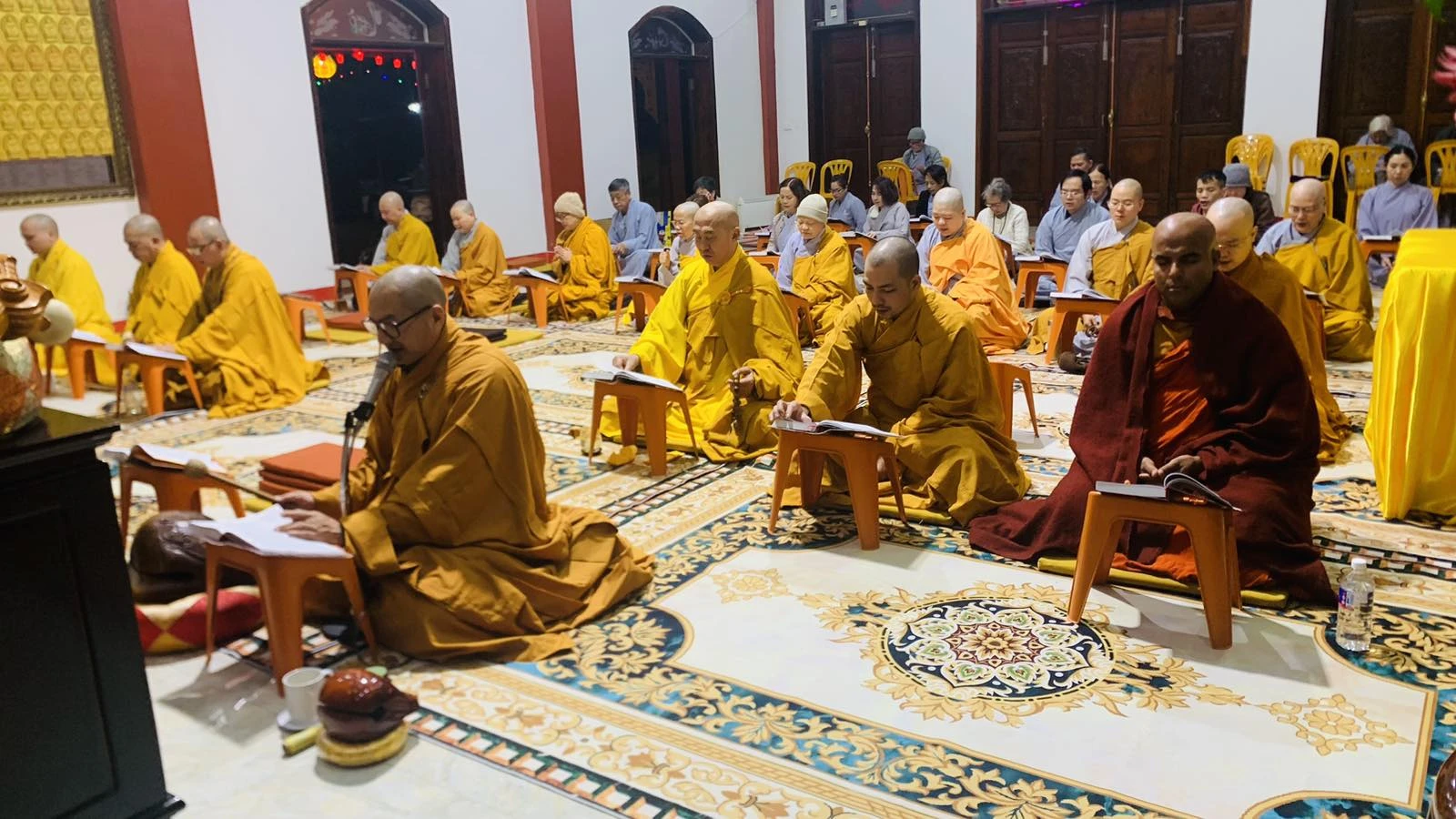 Vài hình ảnh thời khoá Tụng kinh-4
