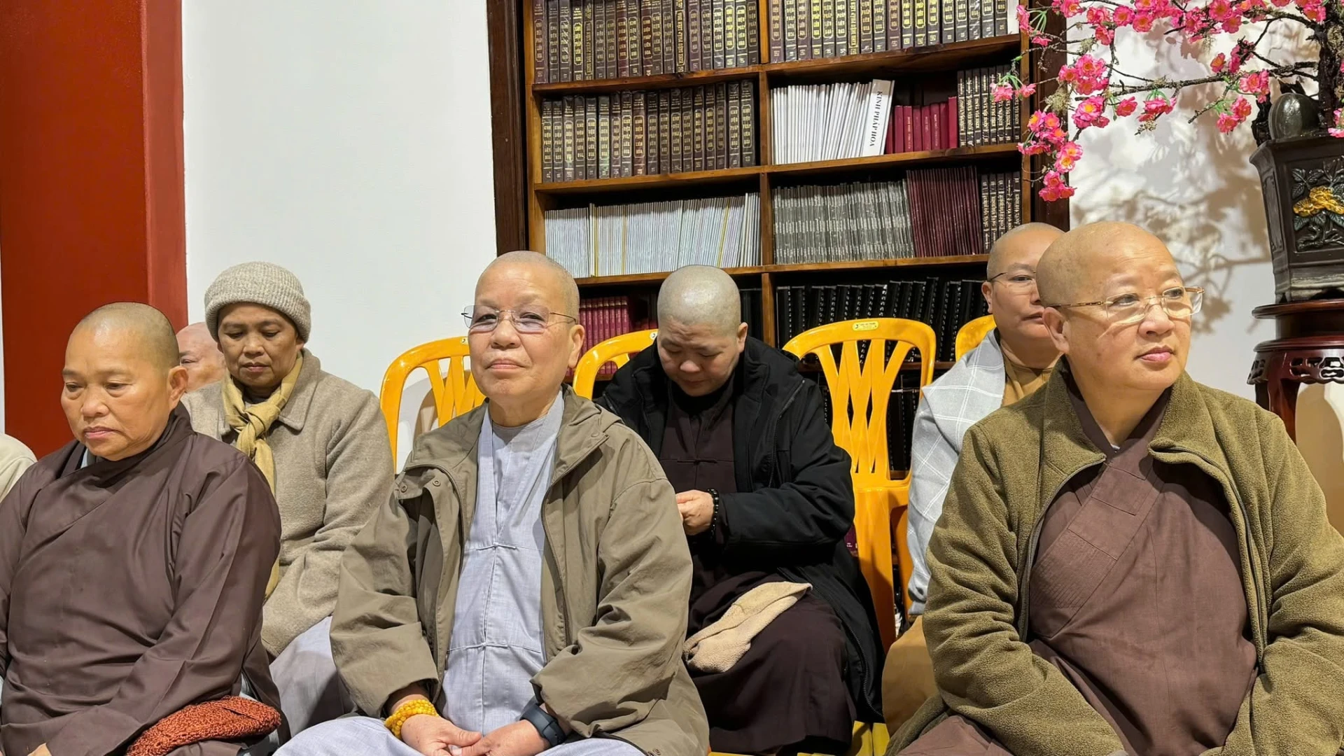 HỘ TRÌ TAM BẢO TRONG MÙA AN CƯ KIẾT ĐÔNG - Hình ngày 17.6.2026-13