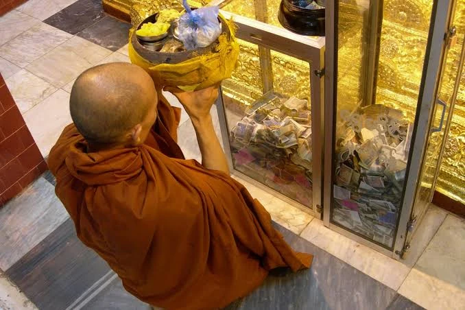 Malaysia: Vị tăng 73 tuổi bất ngờ trúng giải thưởng 1 triệu ringgit từ chương trình tiết kiệm ngân hàng