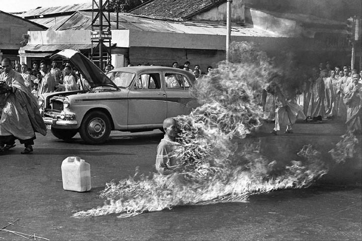 Bồ Tát Quảng Đức tự thiêu qua ống kính phóng viên Mỹ