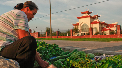 Chợ chồm hổm lâu đời của người Việt ở Houston, Texas