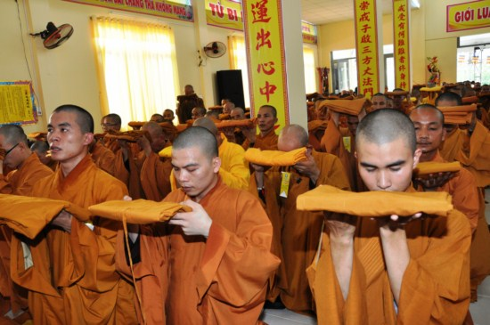 Mang y đẹp bị Phật rầy
