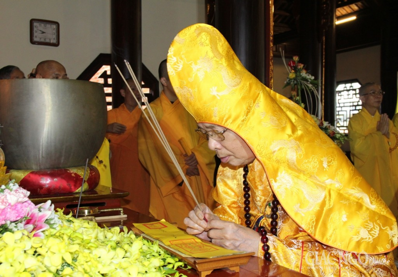 Niệm hương hay niêm hương?