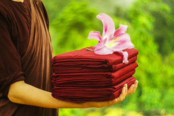 “Sắc phục Tăng lữ” – Chặng đường tìm lại cội nguồn