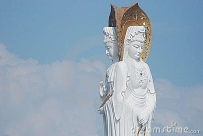 Vì sao có tượng Quan Âm ba mặt trong Phật giáo?