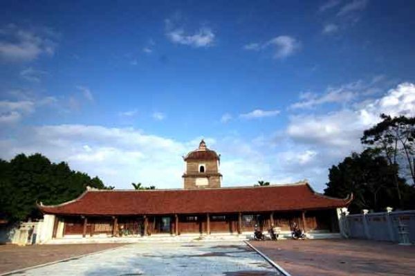 Chùa Dâu (chùa Pháp Vân)- Bắc Ninh giữ ba kỷ lục Việt Nam: chùa có bảo tượng Phật bằng đá thời Lý lớn nhất; Ngôi chùa xưa nhất; ngôi chùa phát xuất dòng Thiền đầu tiên của Việt Nam.