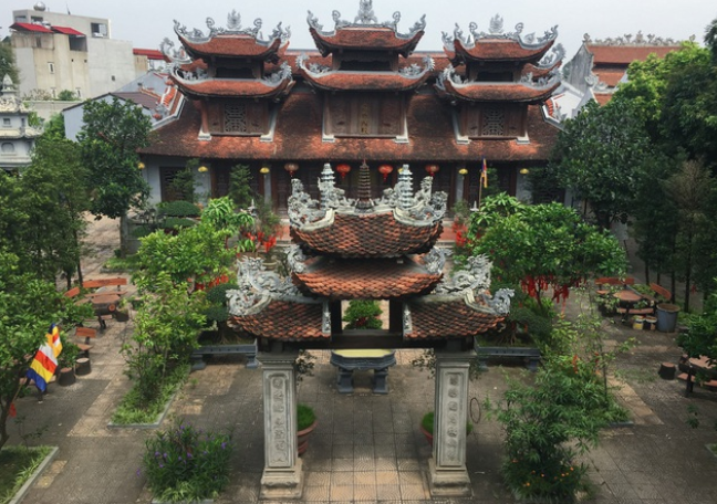 Theo truyền thuyết trước kia làng Yên Ngưu có hai Miếu là: Miếu Mục Đồng thờ đức Tổ Nam Dương (Thủy Tổ Thành Hoàng làng Yên Ngưu) và Miếu Diệu Linh thờ Hương Từ Thanh Vân Thần Nữ hay còn gọi là Tổ Mẫu Ngâu. Đức Lệ Thiện Hoàng Hậu đã xây dựng lên miếu Diệu Linh và đặt tên là Hưng Quốc tự thờ Phật và thờ đức Tổ Mẫu Ngâu.