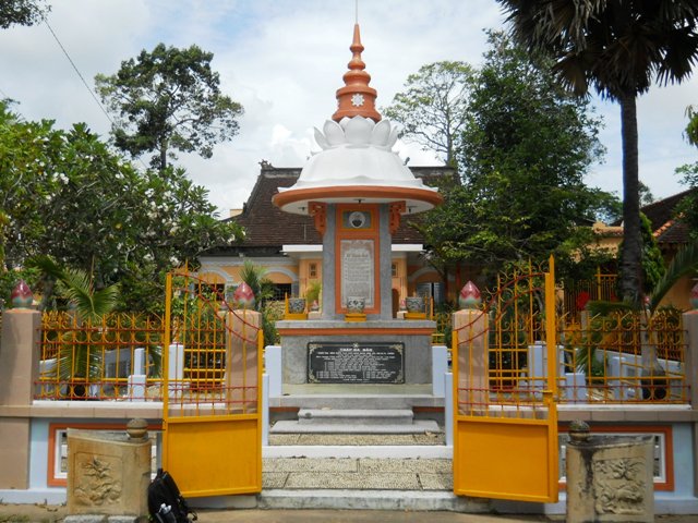 Bảo tháp Tổ sư Khánh Anh